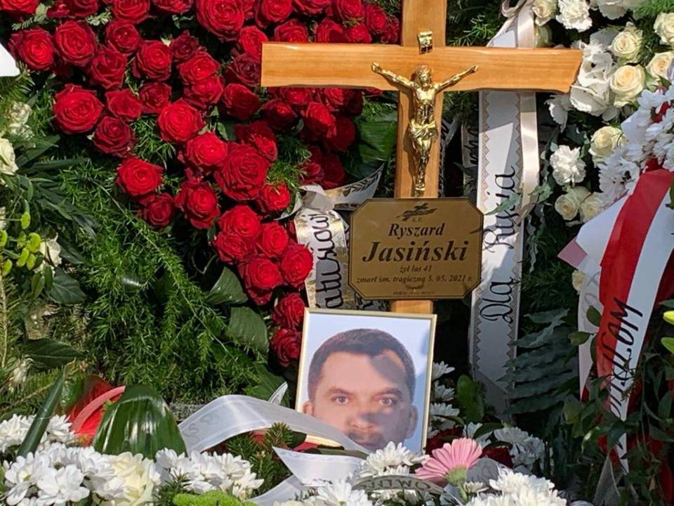 Ostatnie pożegnanie: Ryszard Jasiński spoczął na cmentarzu w Brzezinach